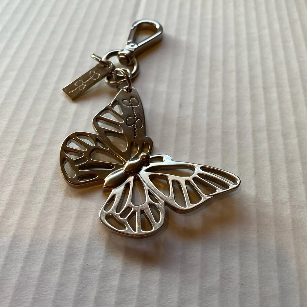 JESSCA SIMPSON Chic Silver Butterfly Key Holder🤍